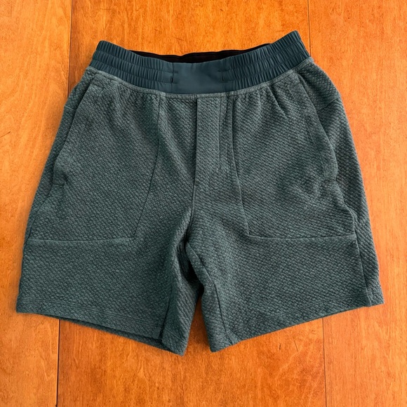Lululemon At Ease Shorts 7” - Picture 1 of 1